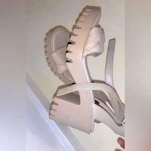 MADDEN GIRL chunky heel!! Super comfy and casual